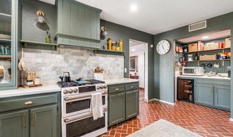 907 BROADMOOR St, Amarillo, TX 79106