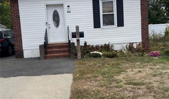 825 County Line Rd, Amityville, NY 11701
