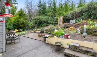 142 S QUADRANT St, Rockaway Beach, OR 97136