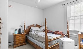 28 Young St, Newport, RI 02840