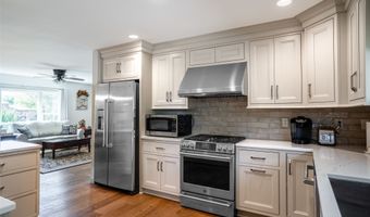 713 17th Ave SW, Altoona, IA 50009