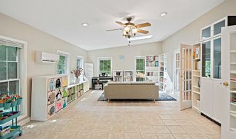 9220 BURNETTA Dr, Annandale, VA 22003