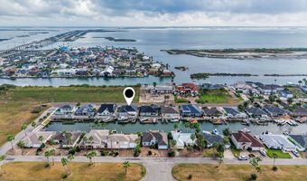 702 S BAY St, Aransas Pass, TX 78336