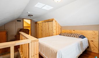 207 W 3rd St, Alcester, SD 57004