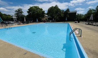 1511 N Windsor Dr 206, Arlington Heights, IL 60004