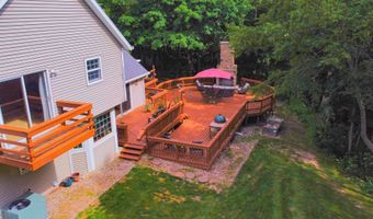W2530 BROOKHAVEN Drive, Appleton, WI 54915