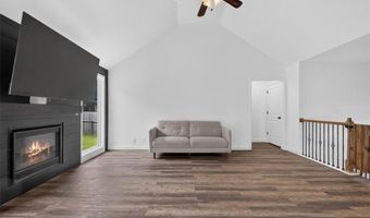 16913 Juniper Dr, Basehor, KS 66007
