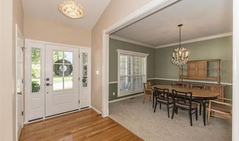 573 Castle Ridge Dr, Ballwin, MO 63021