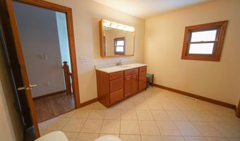 515 2nd Ave, Ackley, IA 50601