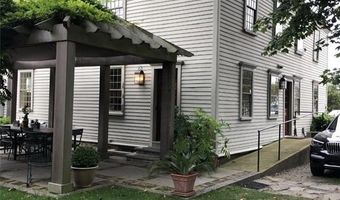37 Marsh St, Newport, RI 02840
