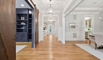 3555 N DICKERSON St, Arlington, VA 22207
