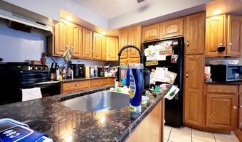 29 Hooker Rd, Bridgeport, CT 06610