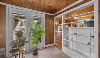 215 Cedar Ln, Arden, NC 28704