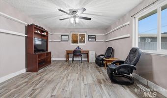 621 E Easy St, Caldwell, ID 83605