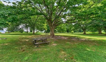 6010 BANGOR Dr, Alexandria, VA 22303