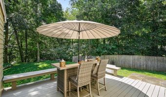 11 Pond Pl, Cos Cob, CT 06807