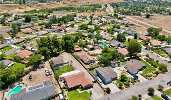 33127 Camelot Dr, Yucaipa, CA 92399