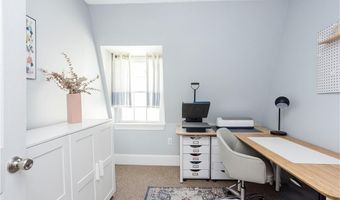 6 Pond Ave, Newport, RI 02840