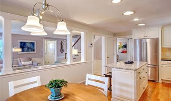 12 Harbour Ter, Cranston, RI 02905