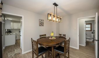 270 E Skyline Dr, Ballwin, MO 63011