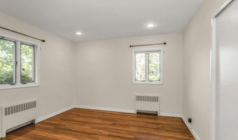 260 Oakridge Ln, Albertson, NY 11507