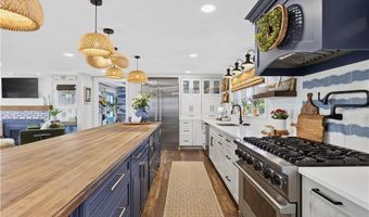 9 Dudley Dr, Narragansett, RI 02882