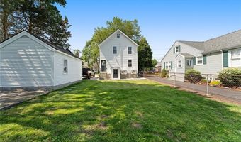 32 Richmond St 1, Bristol, RI 02809