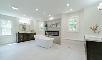 408 W Foxdale Ln, Arlington Heights, IL 60004