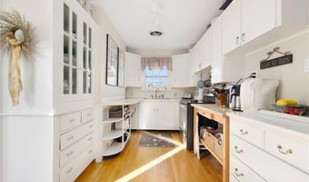 9 White Ter, Middletown, RI 02842
