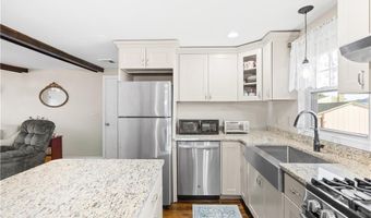 41 Yeoman Ave, Cranston, RI 02920