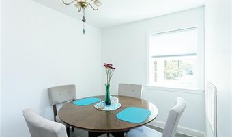 327 Corey Ln, Middletown, RI 02842