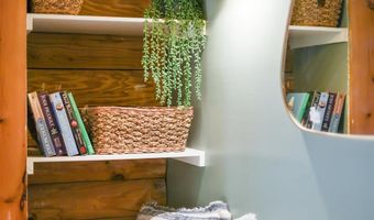 21663 OATLANDS Rd, Aldie, VA 20105