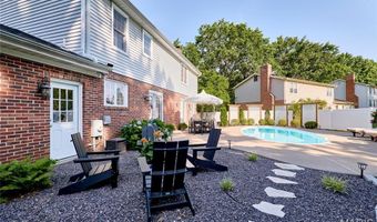 1093 Del Ebro Dr, Ballwin, MO 63011