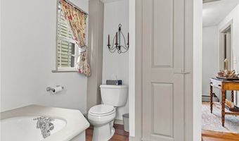 11 Cross St, Newport, RI 02840