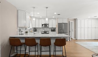 486 Ironwood Dr, Ballwin, MO 63011