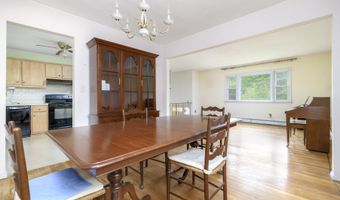 30 Tamanny Trl, Danbury, CT 06811