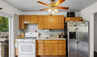 75 Oak St, Amityville, NY 11701