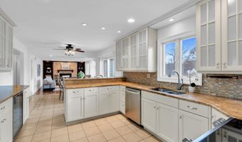 113 Arneytown Hornerstown Rd, Allentown, NJ 08501