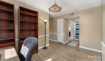 806 Abbey Cir, Asheville, NC 28805