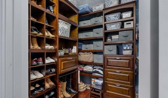 35 TIMBERLAND Dr, Lincoln, RI 02865