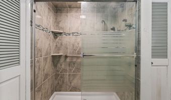 8 Greenwood Pl, Middletown, NJ 07748