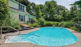 10 Crest Rd, Danbury, CT 06811