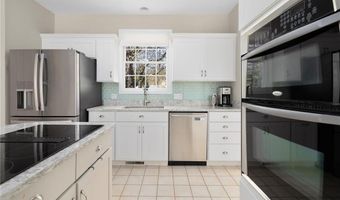 110 Osprey Dr, East Greenwich, RI 02818
