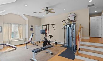 18 Quail Ridge Rd, Cranston, RI 02921