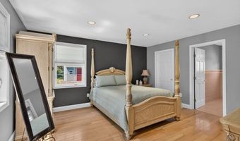 63 Ansel White Dr, Acushnet, MA 02743