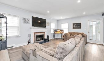 22 Towne St, Amityville, NY 11701