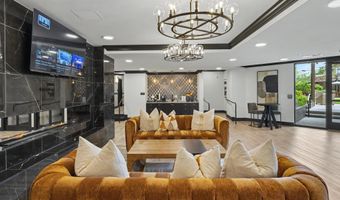 701 N HENRY St 306, Alexandria, VA 22314