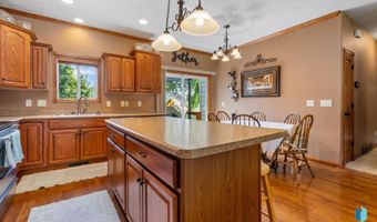 2413 E Trevino Ln, Brandon, SD 57005