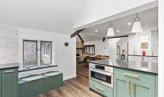8 Morgan Rd, Canton, CT 06019