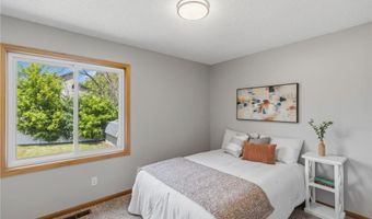 5809 126th St W, Apple Valley, MN 55124